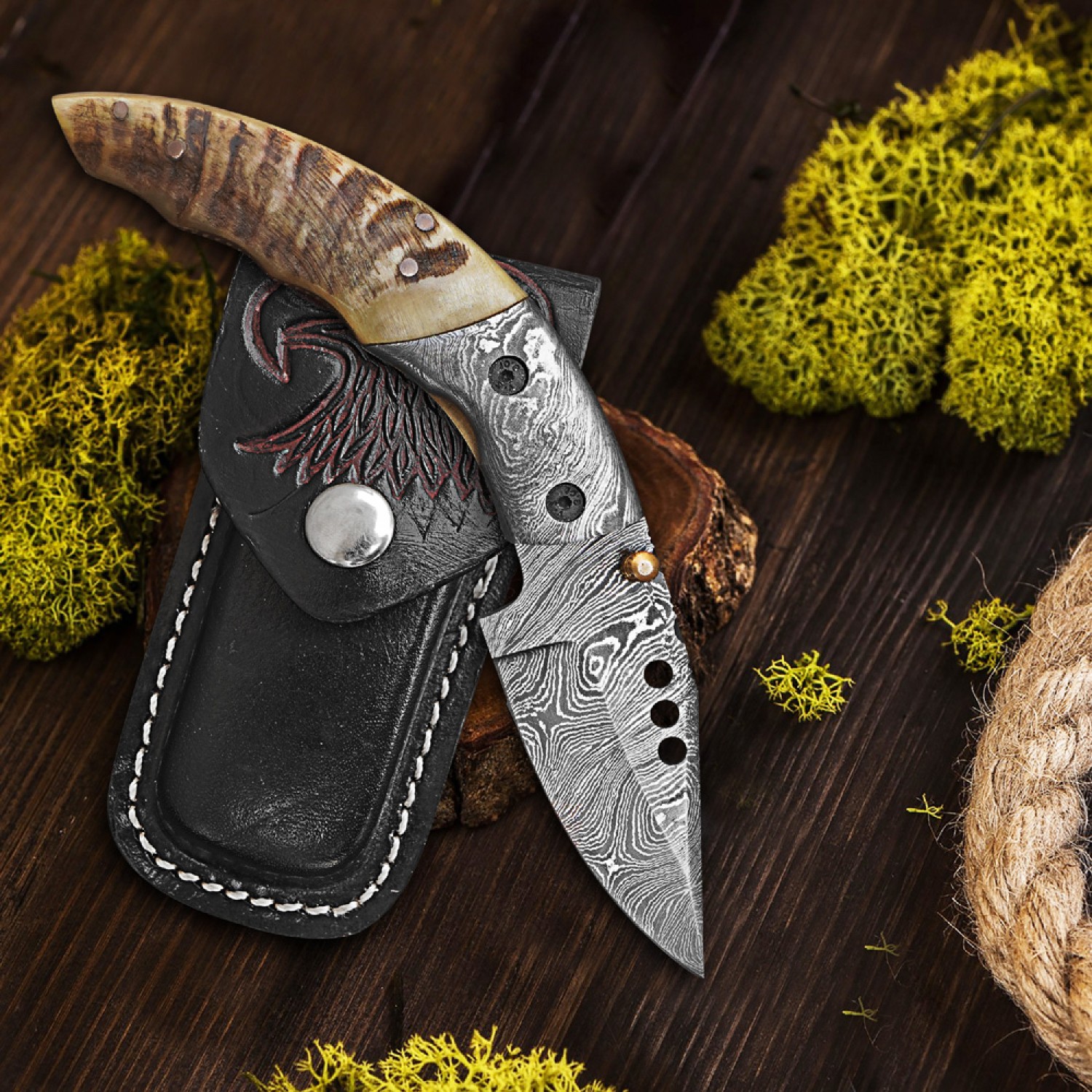 Highlights superior cutting performance and a high-quality Pocket Knife