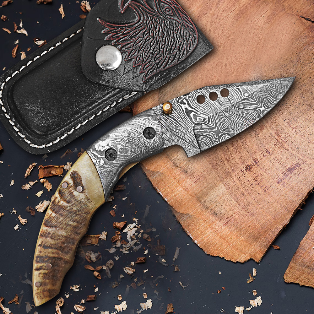 Highlights superior cutting performance and a high-quality Pocket Knife