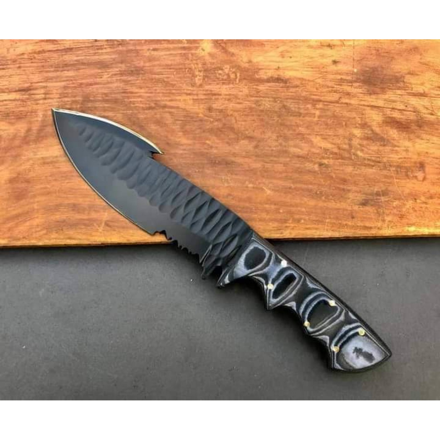  Handmade J2 SteelServival skinner Knife  Black wood  Handel with Powder Coting Blade Engaraving your Name &Your Brand Name FREE / HB-9445